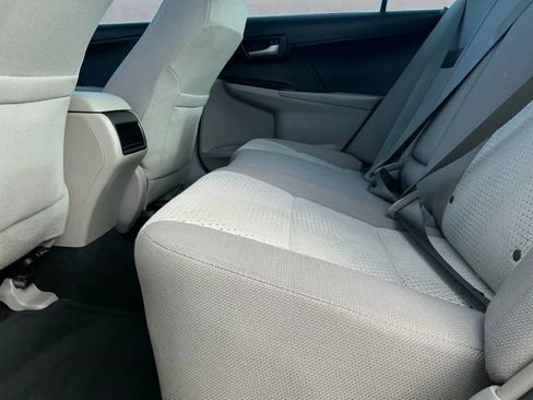 Used 2014 Toyota Camry LE image 14