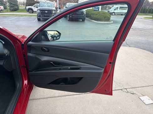 Used 2025 Hyundai Elantra Sport image 34