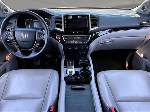 Used 2017 Honda Pilot Touring image 7