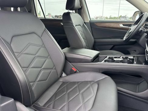 Used 2025 Volkswagen Atlas SE FWD image 11