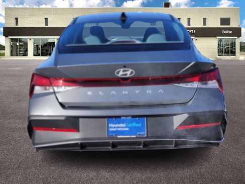 Certified 2025 Hyundai Elantra SE image 4