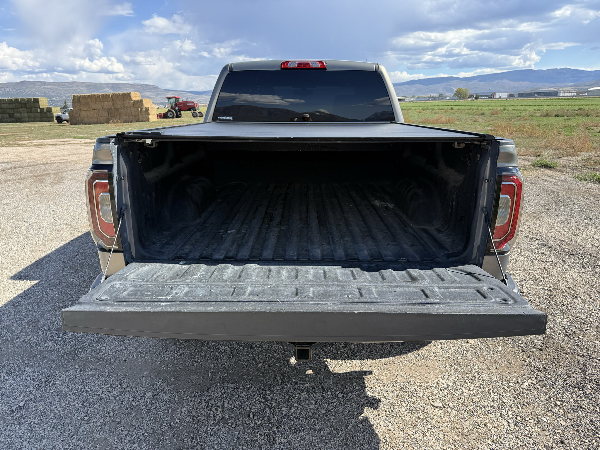 Used 2017 GMC Sierra 1500 SLT w/ SLT Premium Package AWD/4WD image 14