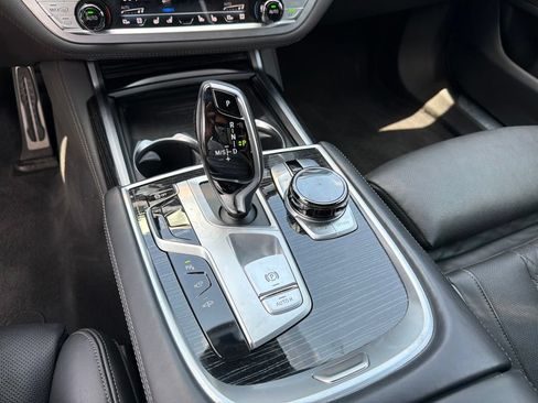 Used 2022 BMW 750i xDrive w/ Executive Package AWD/4WD image 15
