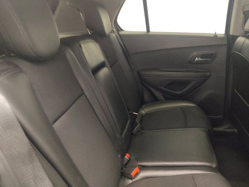 Used 2017 Chevrolet Trax LT w/ LT Convenience Package FWD image 19
