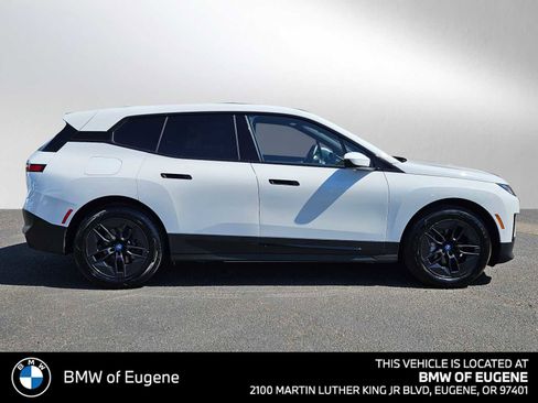 Used 2025 BMW iX xDrive50 image 2