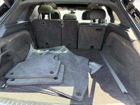 Used 2024 Bentley Bentayga image 8