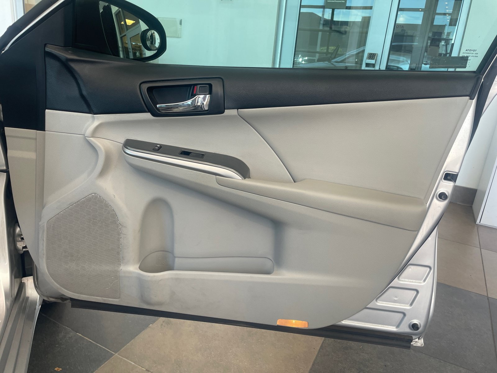 Used 2013 Toyota Camry XLE w/ Convenience Pkg FWD image 16