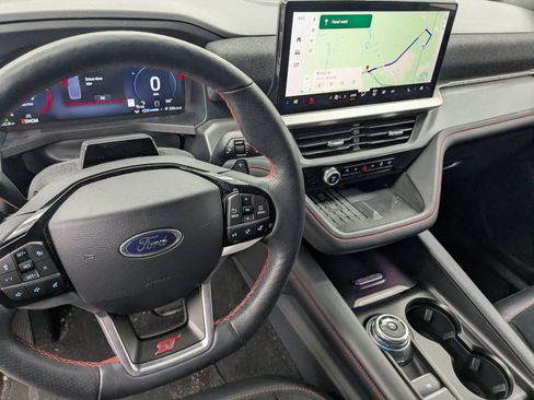 Used 2025 Ford Explorer ST image 9