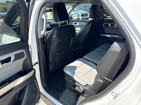 Used 2021 Ford Explorer XLT w/ Equipment Group 202A RWD image 7