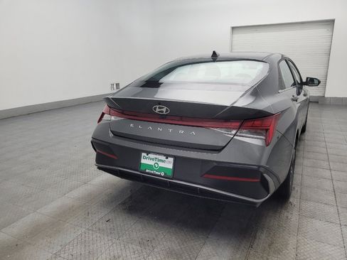 Used 2025 Hyundai Elantra SEL FWD image 9