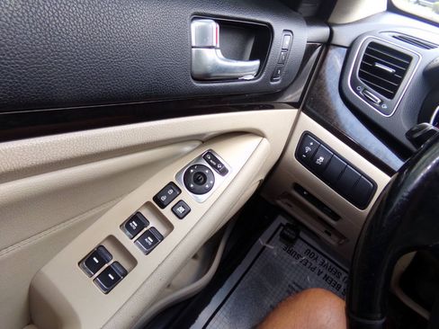 Used 2015 Kia Cadenza Premium w/ Luxury Package FWD image 54