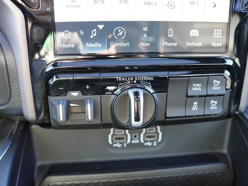 Used 2023 RAM 1500 Laramie AWD/4WD image 31