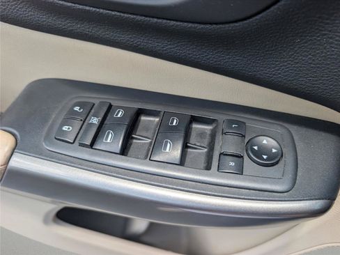 Used 2019 Jeep Cherokee Latitude w/ Popular Appearance Group FWD image 18