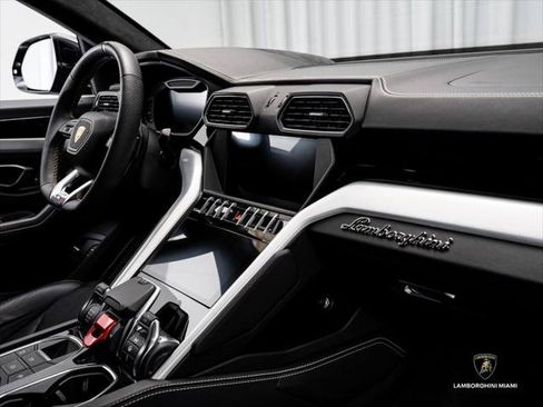 Used 2019 Lamborghini Urus AWD/4WD image 43