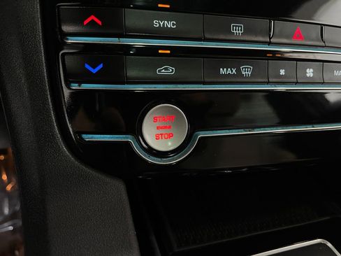 Used 2020 Jaguar F-PACE Premium image 22