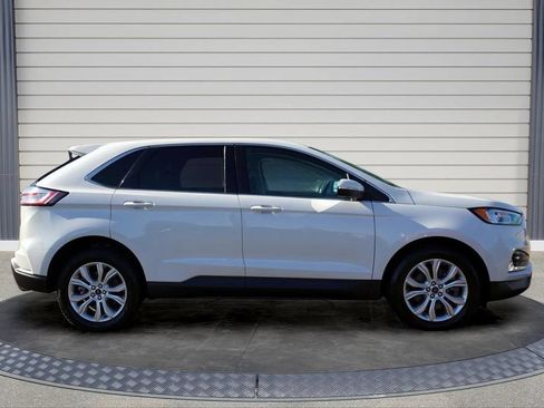 Used 2022 Ford Edge Titanium w/ Cargo Accessory Package AWD/4WD image 8