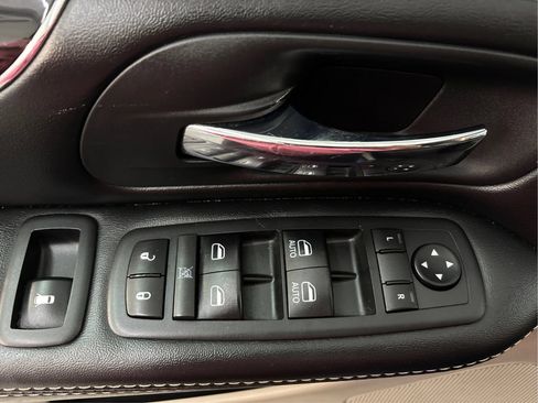 Used 2020 Dodge Grand Caravan SXT FWD image 38