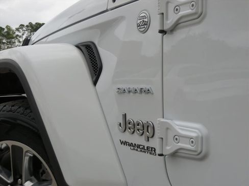 Used 2021 Jeep Wrangler Unlimited Sahara image 8
