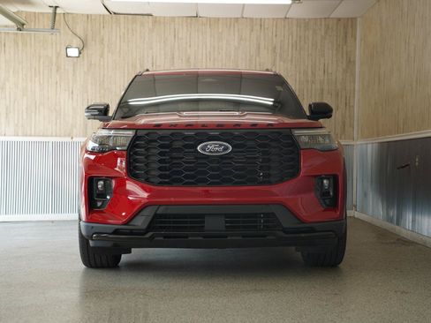 Used 2026 Ford Explorer ST-Line w/ ST-Line Street Pack RWD image 2