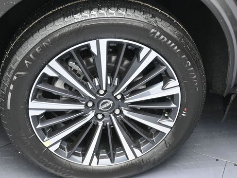 New 2026 Nissan Pathfinder Platinum image 5