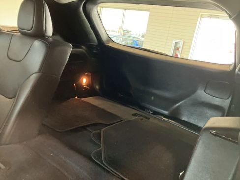 Used 2020 Jeep Cherokee Limited image 27