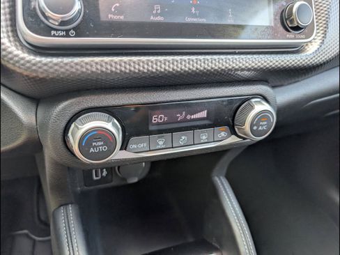 Used 2019 Nissan Kicks SV FWD image 12