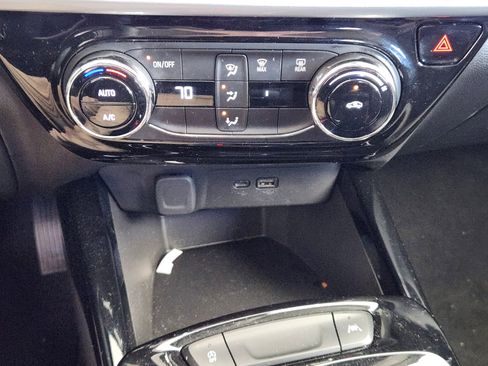 Used 2024 Chevrolet Trax LT image 19