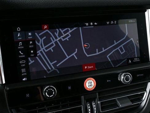 Certified 2026 Porsche Macan image 13