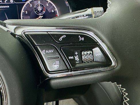 Used 2024 Bentley Flying Spur V8 AWD/4WD image 20