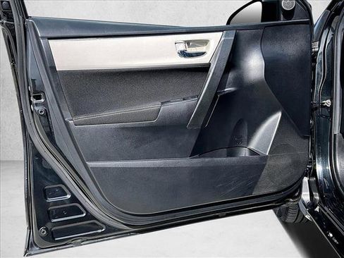 Used 2019 Toyota Corolla LE image 18