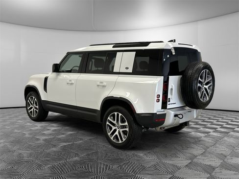 Used 2024 Land Rover Defender 110 S image 3