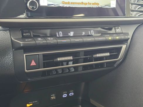 Used 2025 Toyota Camry LE FWD image 28