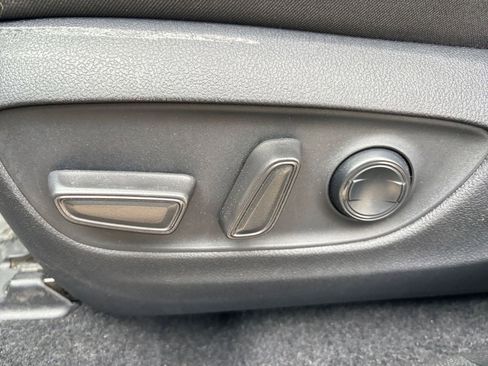 Used 2025 Toyota RAV4 XLE image 23