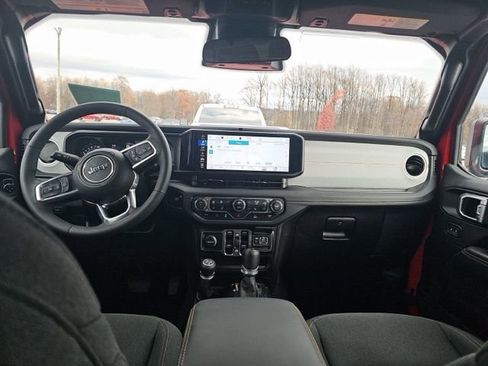 Used 2025 Jeep Wrangler Unlimited Sahara image 10