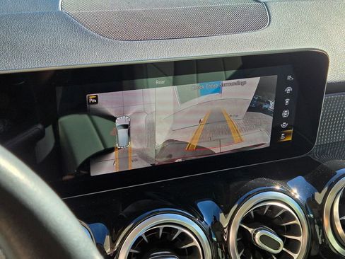 Used 2021 Mercedes-Benz GLB 250 image 28