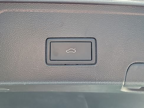 Certified 2024 Volkswagen Atlas Cross Sport SE w/ Panoramic Sunroof Package AWD/4WD image 16
