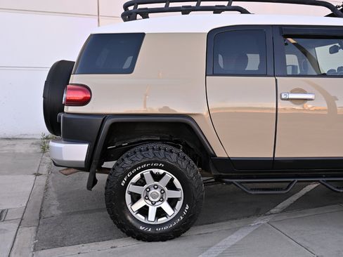 Used 2014 Toyota FJ Cruiser 4WD w/ Upgrade Package image 43