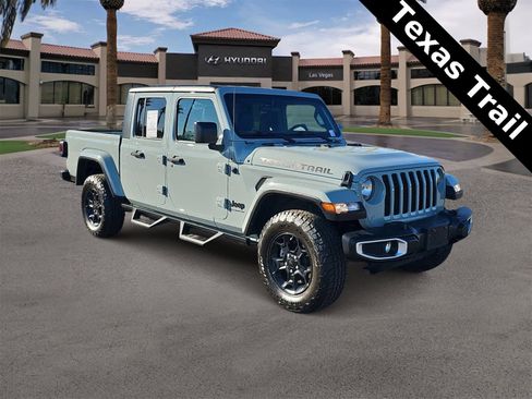 Used 2023 Jeep Gladiator Sport image 2