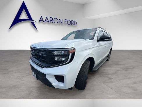 Used 2025 Ford Expedition Max Active AWD/4WD image 2