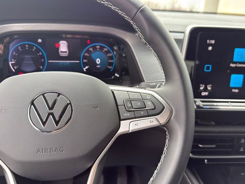 New 2026 Volkswagen Atlas Cross Sport SE FWD image 19