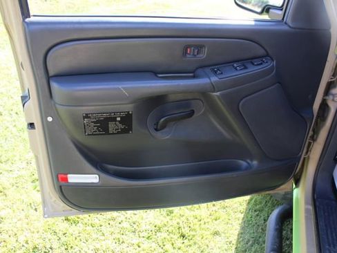 Used 2007 Chevrolet Silverado 2500 LT w/ Heavy-Duty Power Package image 21