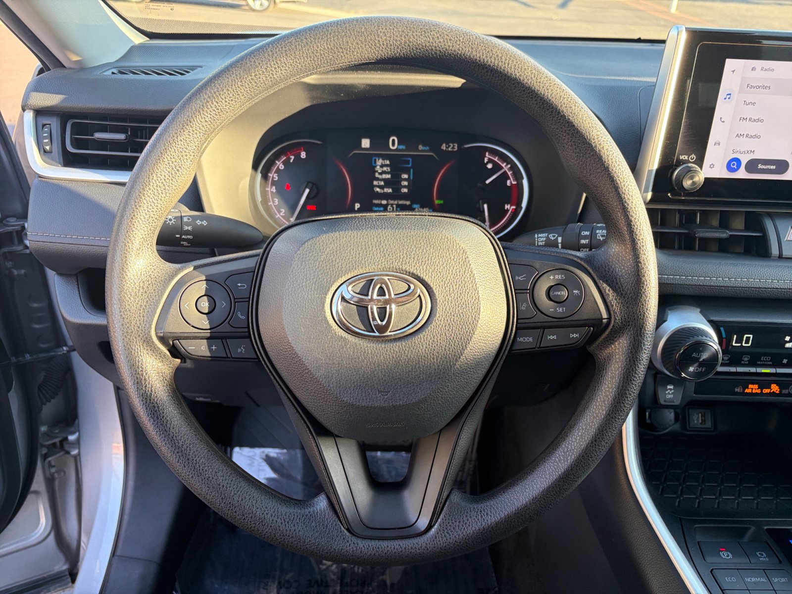 Used 2024 Toyota RAV4 XLE AWD/4WD image 12