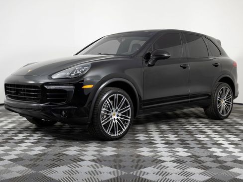 Used 2017 Porsche Cayenne S image 1