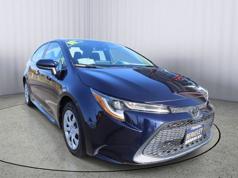Used 2021 Toyota Corolla LE image 1