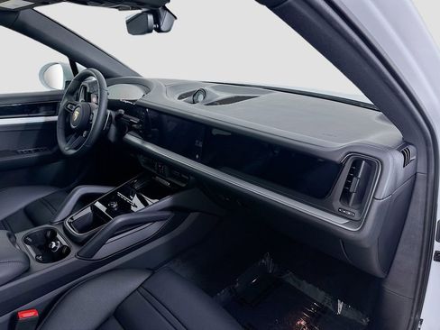 New 2025 Porsche Cayenne S image 31