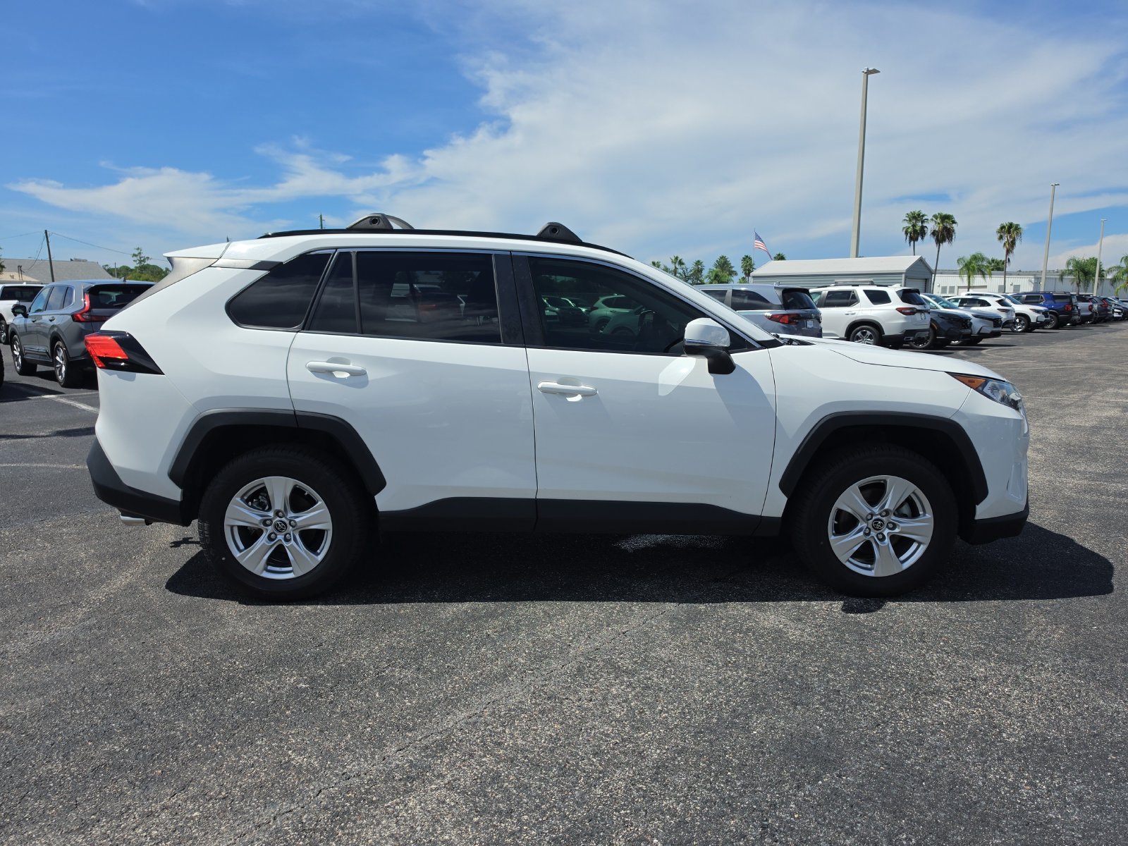 Used 2019 Toyota RAV4 XLE w/ Convenience Package AWD/4WD image 3