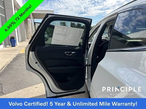 Certified 2025 Volvo XC60 T8 Core image 30