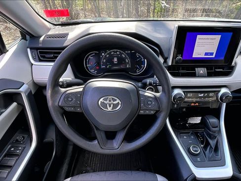 Certified 2023 Toyota RAV4 XLE w/ Convenience Package image 6