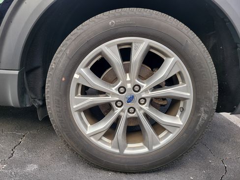 Used 2024 Ford Explorer Limited image 10