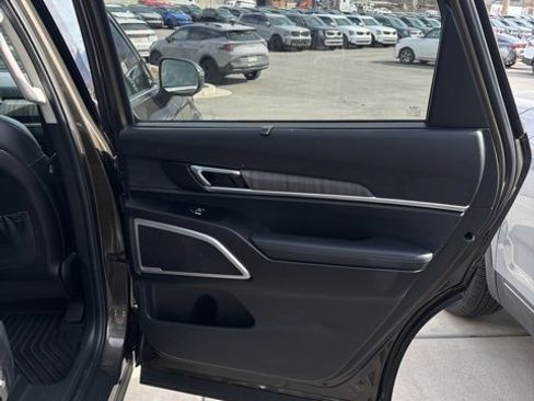Certified 2023 Kia Telluride EX w/ EX Captain's Chair Package image 33